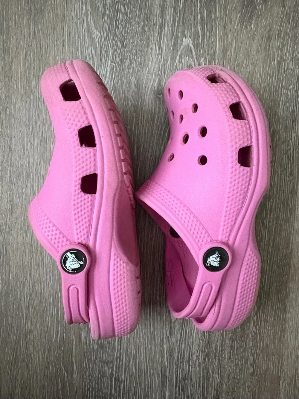 CROCS Kids Classic Clog in Bright Pink